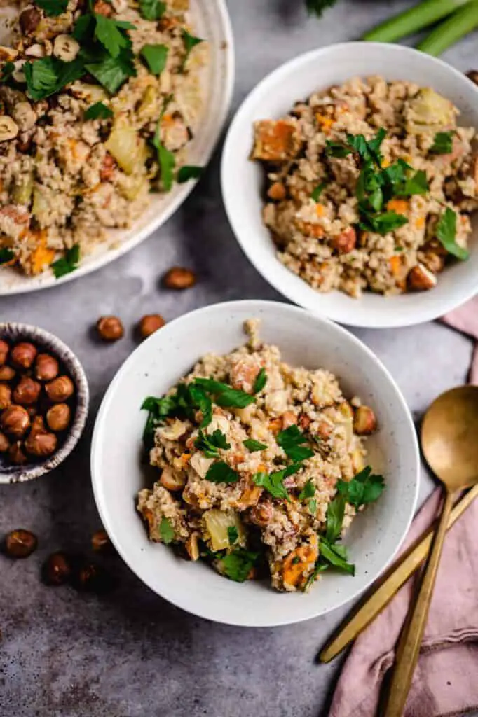 Quinoa Salat mit geroesteten Haselnuessen und Fenchel (vegan & glutenfrei) Rezept