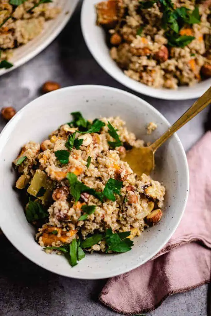 Quinoa Salat mit geroesteten Haselnuessen und Fenchel (vegan & glutenfrei) Rezept