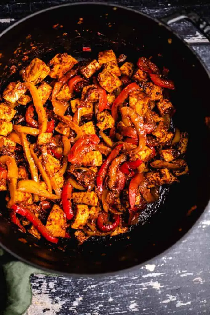 Indische Pfanne mit Paprika und Tofu — VEGANE VIBES