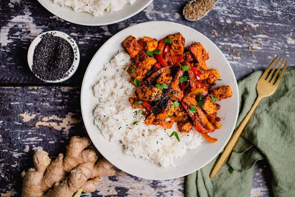 Indische Pfanne mit Paprika und Tofu — VEGANE VIBES