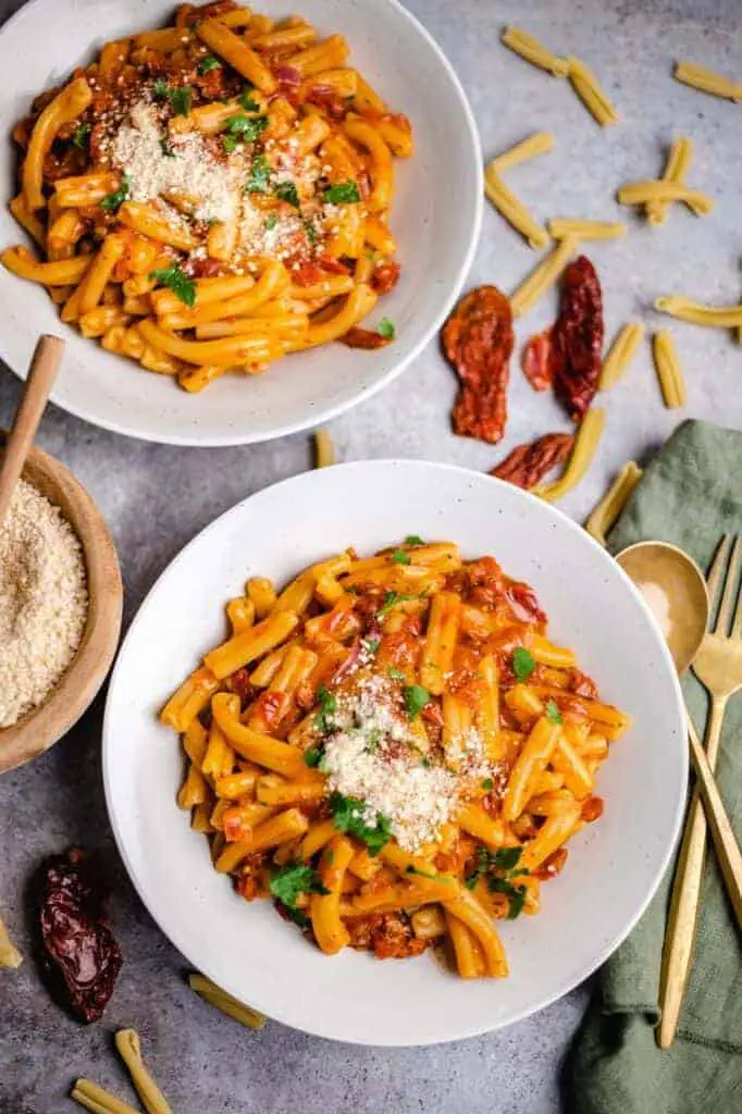 Pasta mit sonnengetrockneten Tomaten (vegan)