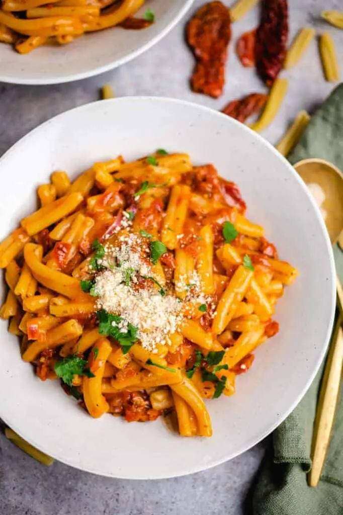 Pasta mit sonnengetrockneten Tomaten (vegan)