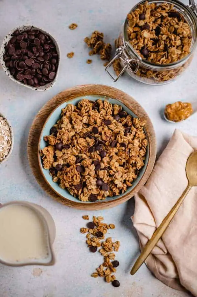 veganes Erdnussbutter Granola (glutenfrei)