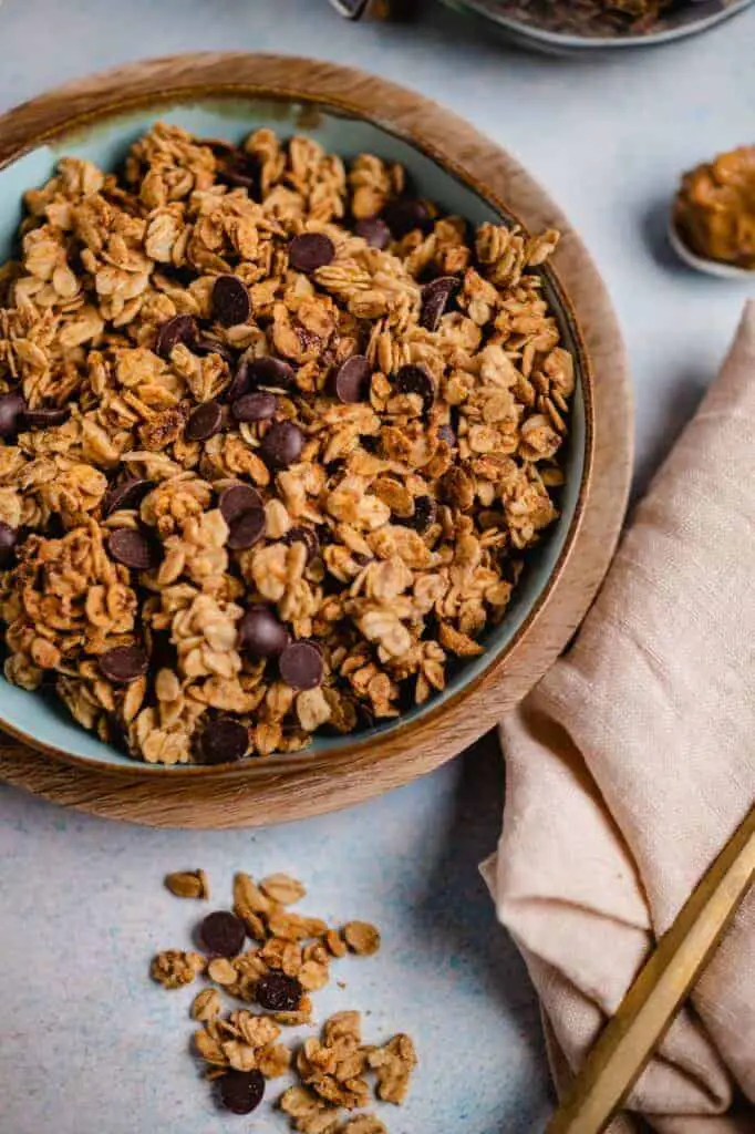 veganes Erdnussbutter Granola (glutenfrei)