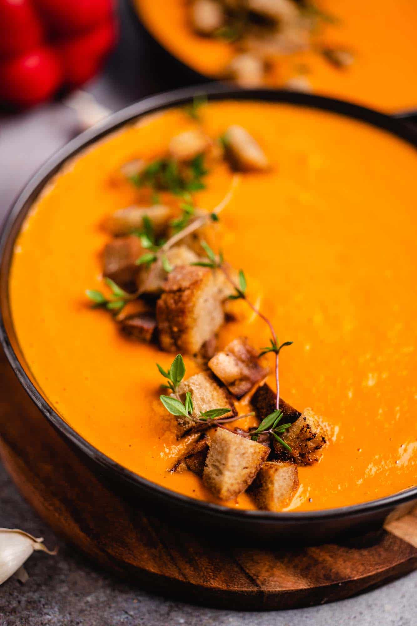 Geröstete Paprika-Tomaten Suppe — VEGANE VIBES
