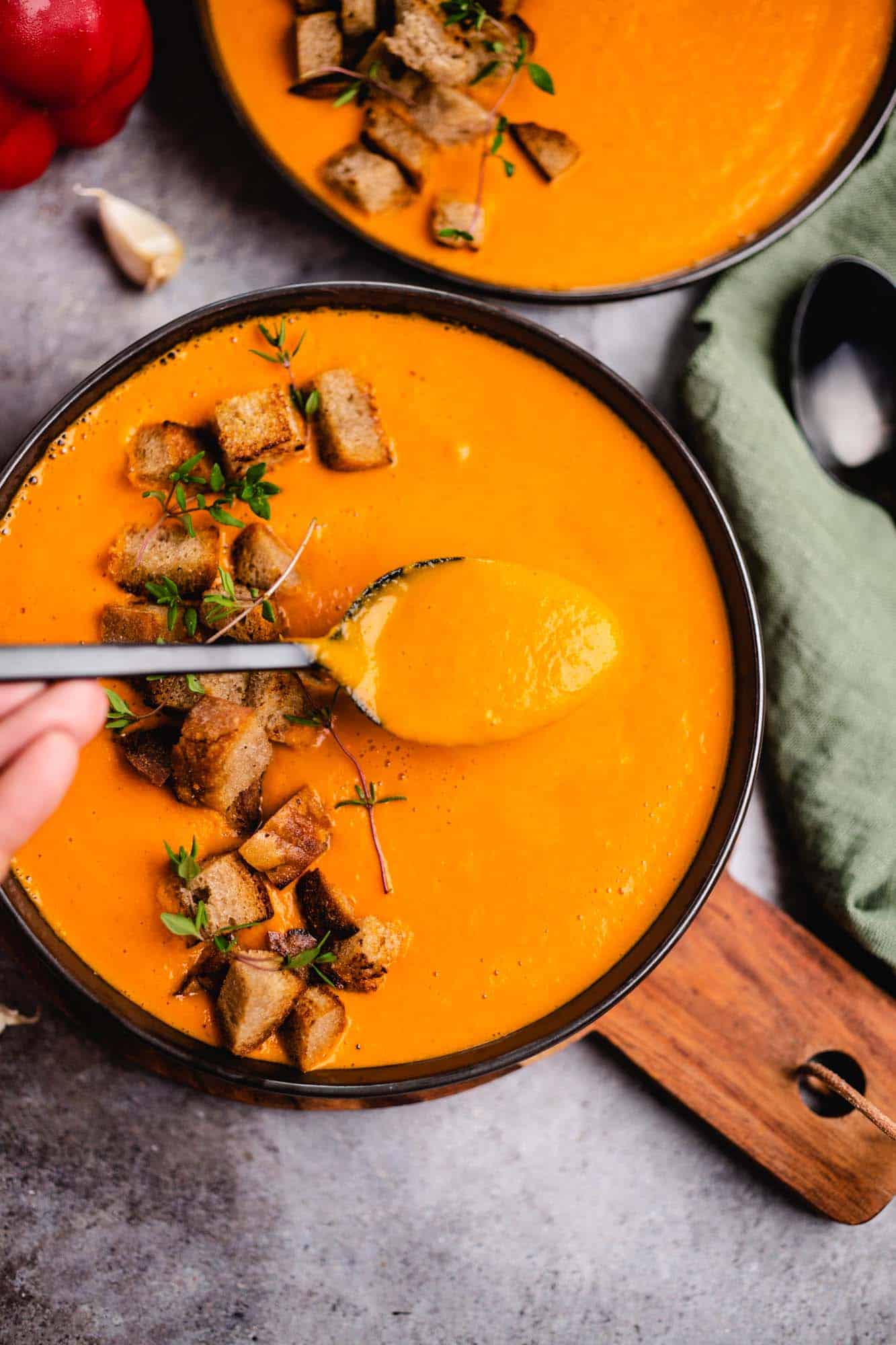 Geröstete Paprika-Tomaten Suppe — VEGANE VIBES