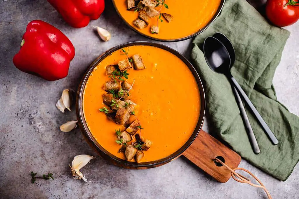 vegane geröstete Paprika-Tomaten Suppe
