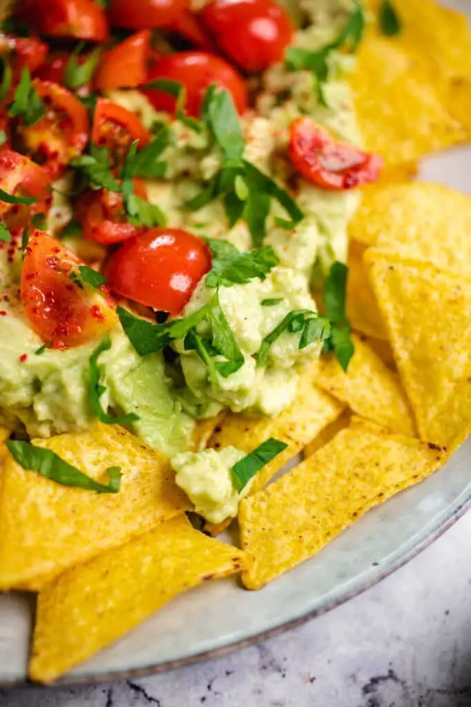 Nachos mit Avocado Tomaten Salsa (vegan, glutenfrei, ölfrei) Rezept