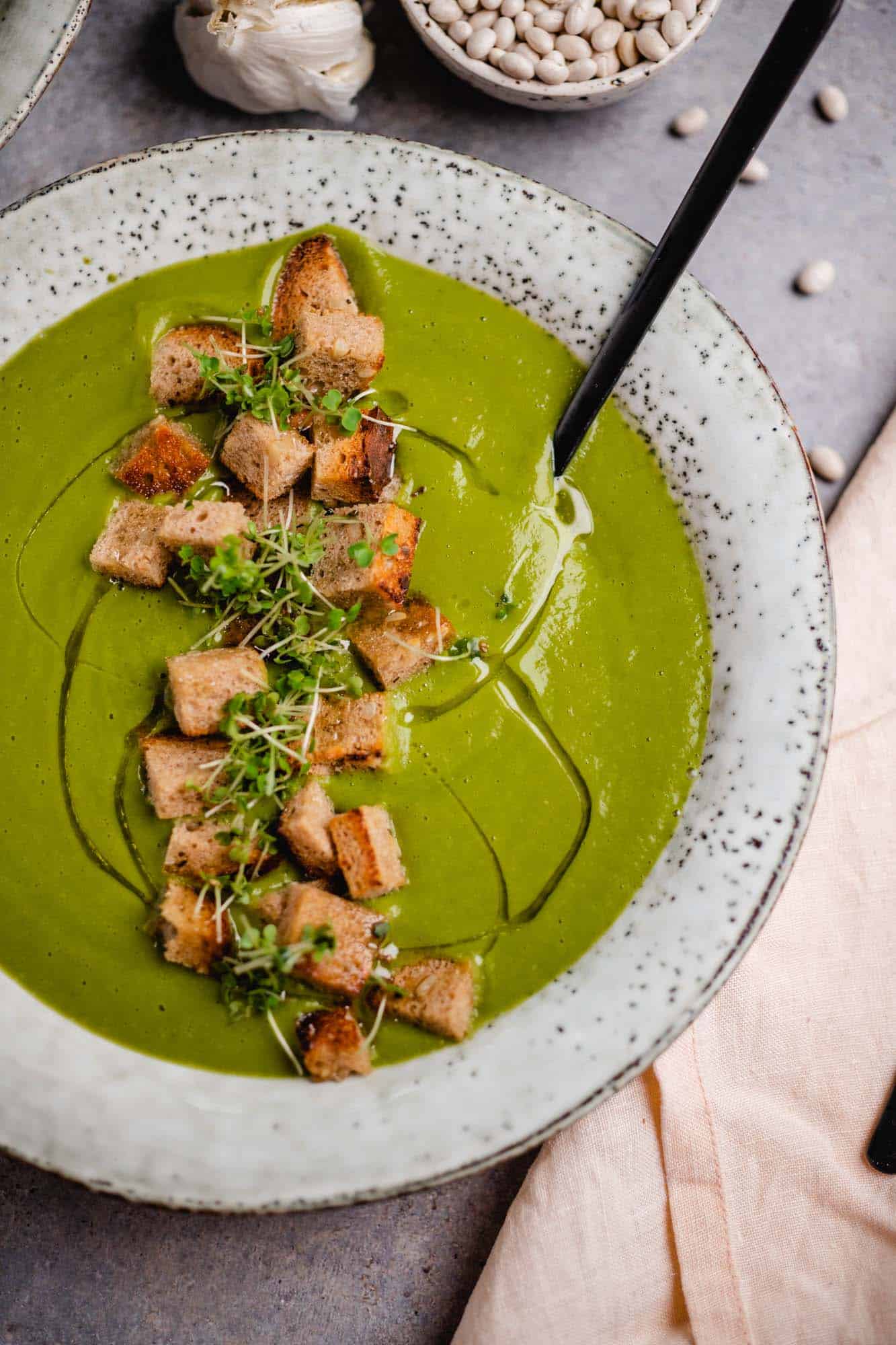 Vegane Brokkoli Spinat Suppe (25 Minuten) — VEGANE VIBES