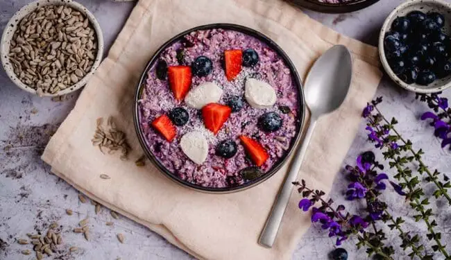 veganes Blaubeer-Kokosnuss Bircher Müsli