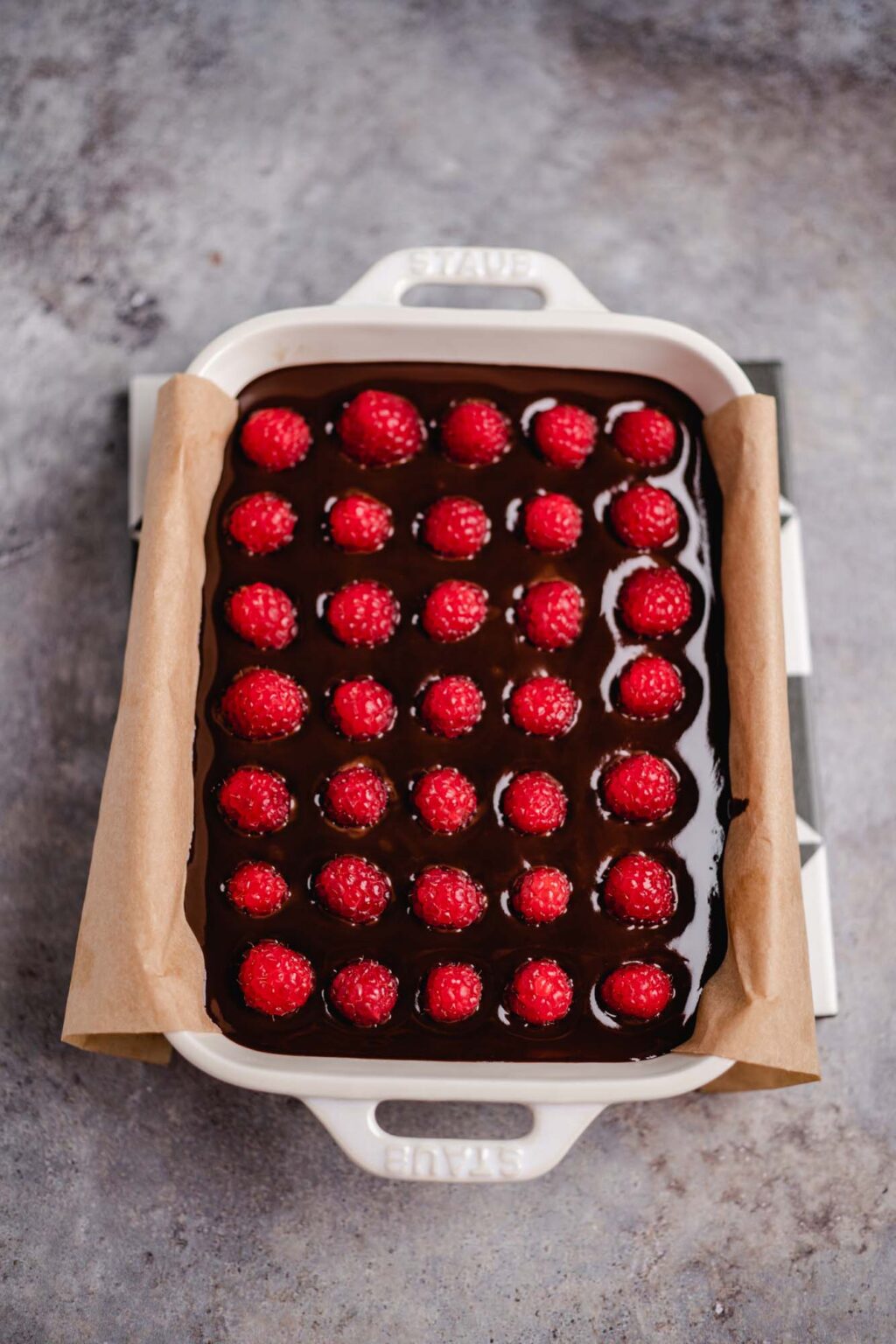 Veganes Himbeer Schoko Shortbread — VEGANE VIBES Veganes Himbeer Schoko Shortbread — VEGANE VIBES