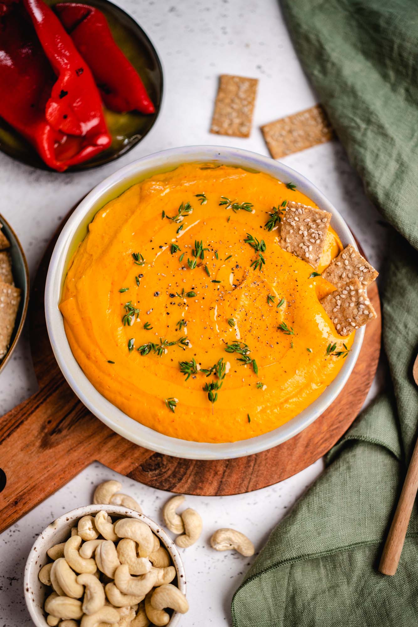 Dip aus gegrillter Paprika und Cashews — VEGANE VIBES Dip aus gegrillter Paprika und Cashews — VEGANE VIBES