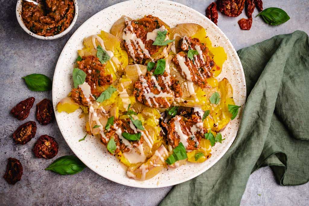 Gebackene Kartoffeln mit Tomatenpesto (Vegan) Rezept