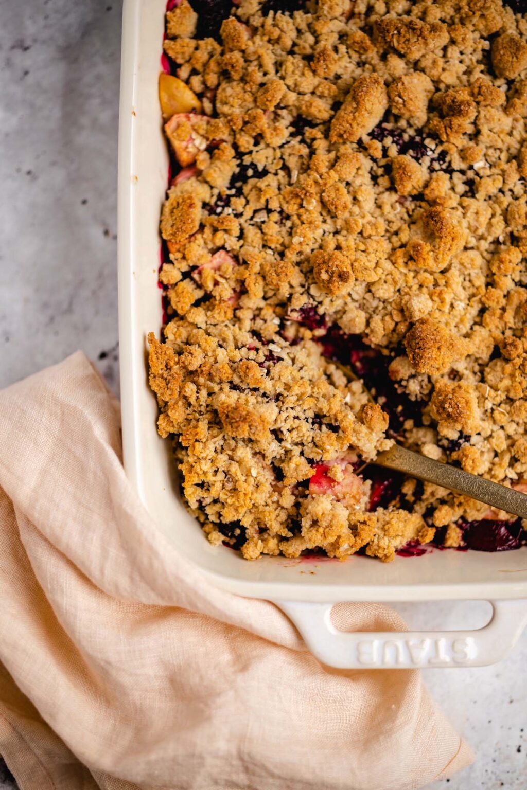 Veganes Brombeer Apfel Crumble (gf) — VEGANE VIBES