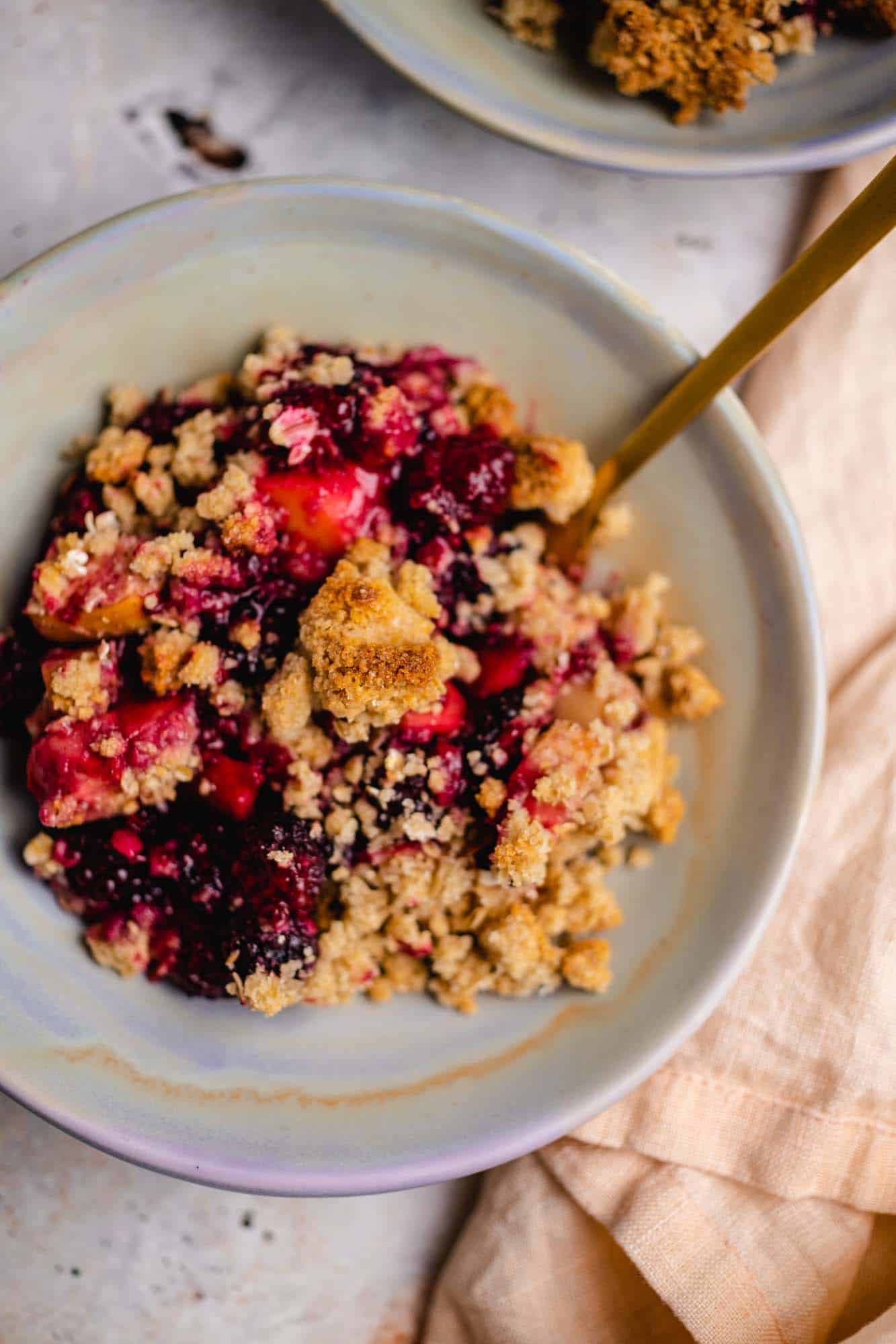 Veganes Brombeer Apfel Crumble (gf) — VEGANE VIBES