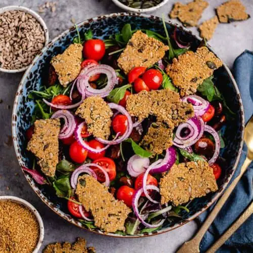 Gemischter Salat mit Crackern (v, gf, of)