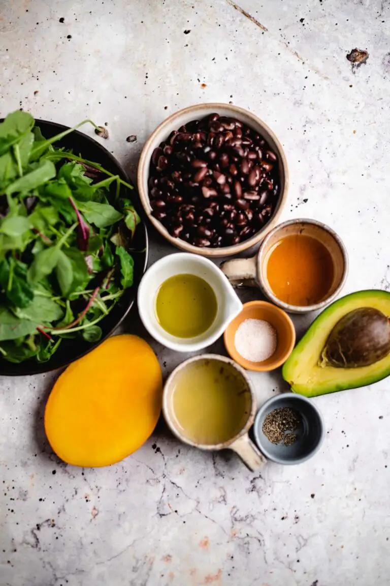 Salat mit Mango und schwarzen Bohnen — VEGANE VIBES Salat mit Mango und schwarzen Bohnen — VEGANE VIBES
