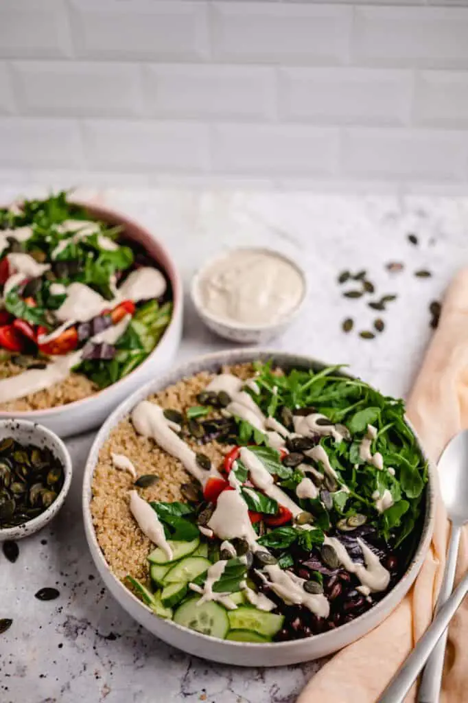 Sommerliche Quinoa Bowl (vegan & glutenfrei)