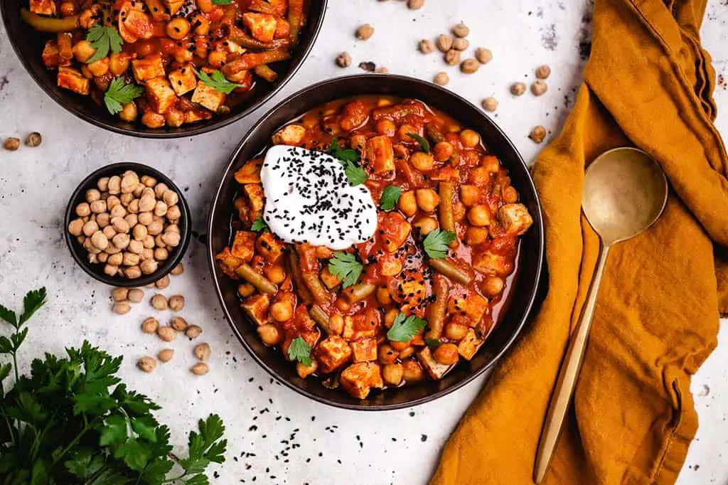 Veganer Eintopf mit Tofu und Harissa (gf) — VEGANE VIBES