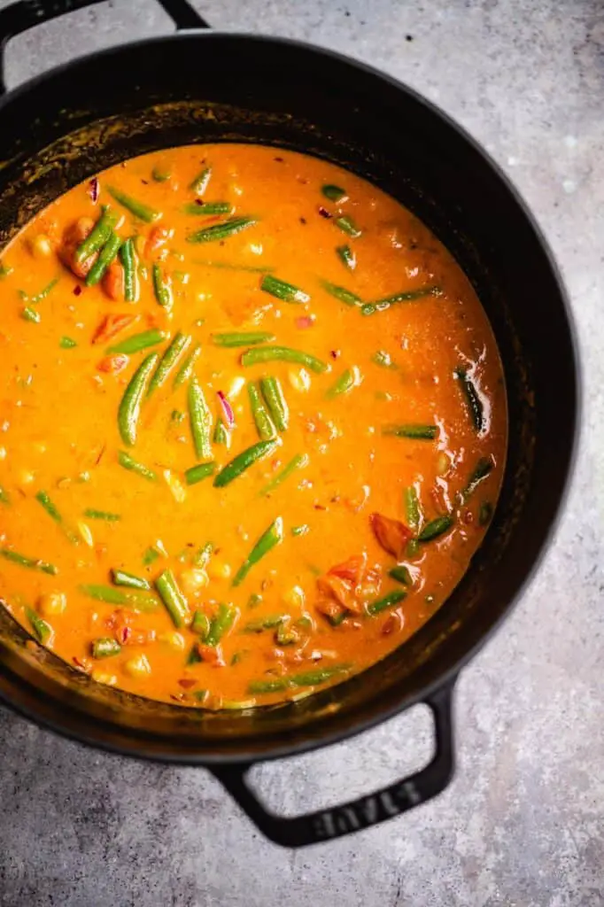 Veganes Gelbes Curry mit grünen Bohnen — VEGANE VIBES