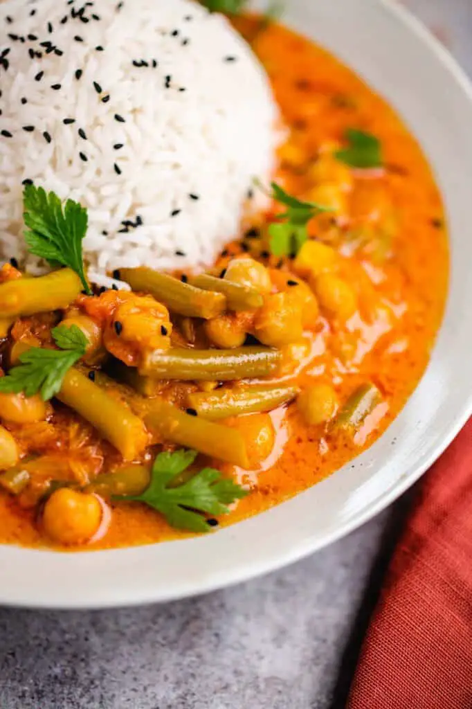 Gelbes Curry mit grünen Bohnen