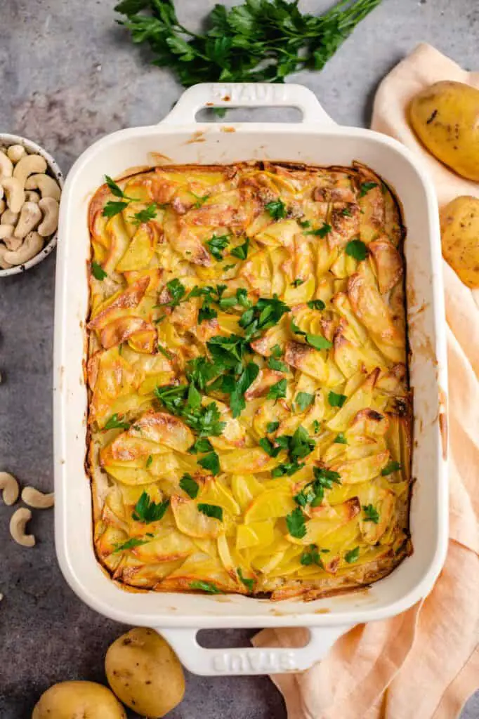 Kartoffelgratin mit Cashewsauce (vegan)