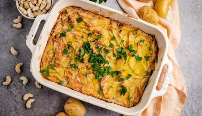 Kartoffelgratin mit Cashewsauce (vegan)