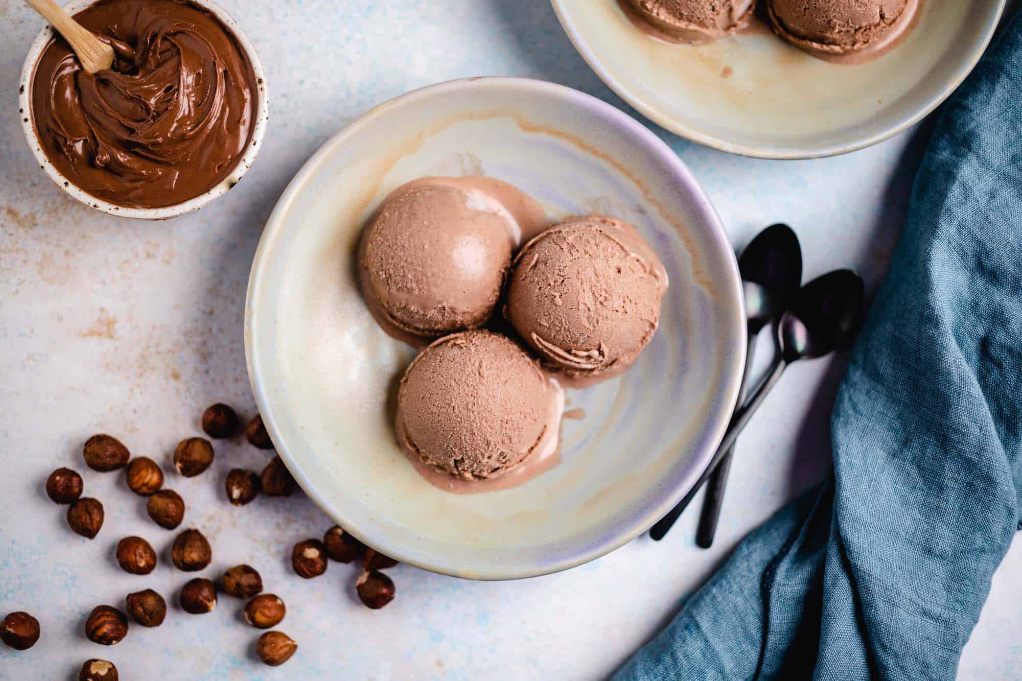 Nutella-Eis (mit und ohne Eismaschine) — VEGANE VIBES