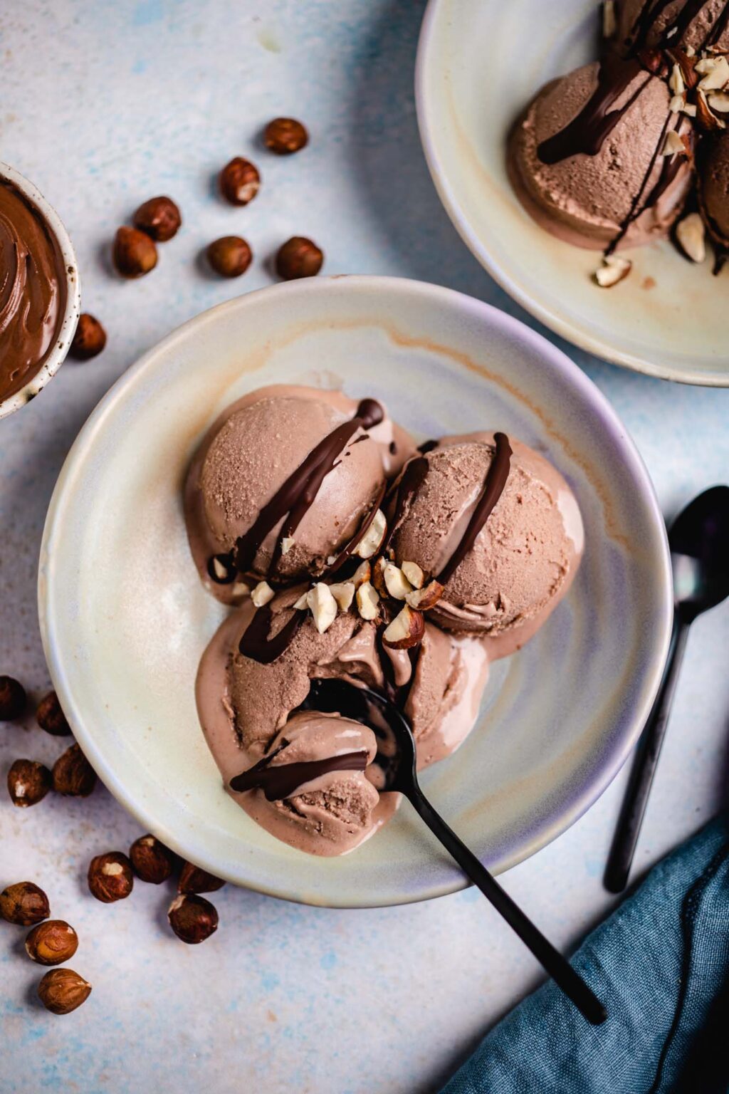 Nutella-Eis (mit und ohne Eismaschine) — VEGANE VIBES