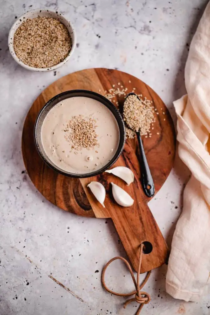 Einraches Tahini Dressing Rezept (vegan)