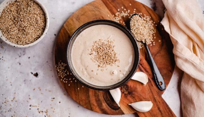 Einraches Tahini Dressing Rezept (vegan)