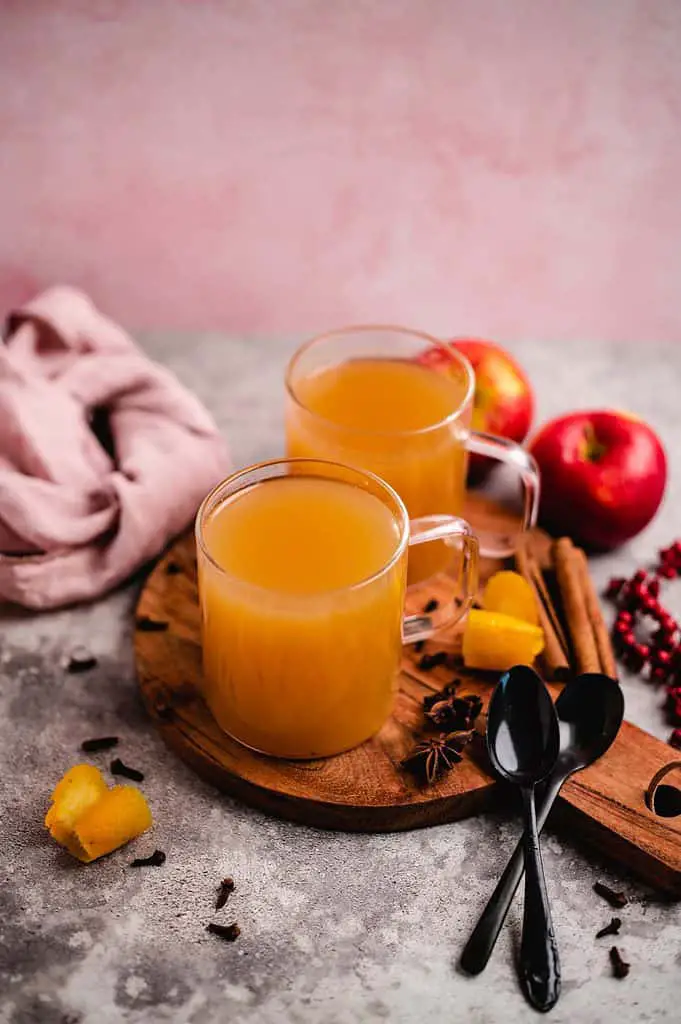 Hot apple punch