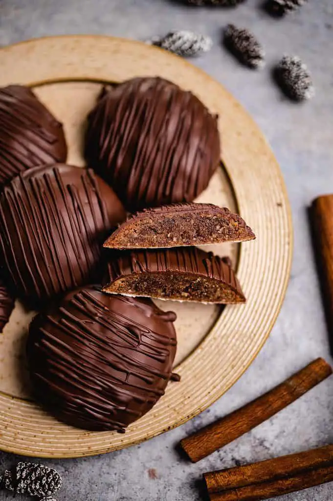 Dattel-Haselnuss Lebkuchen (vegan & glutenfrei)