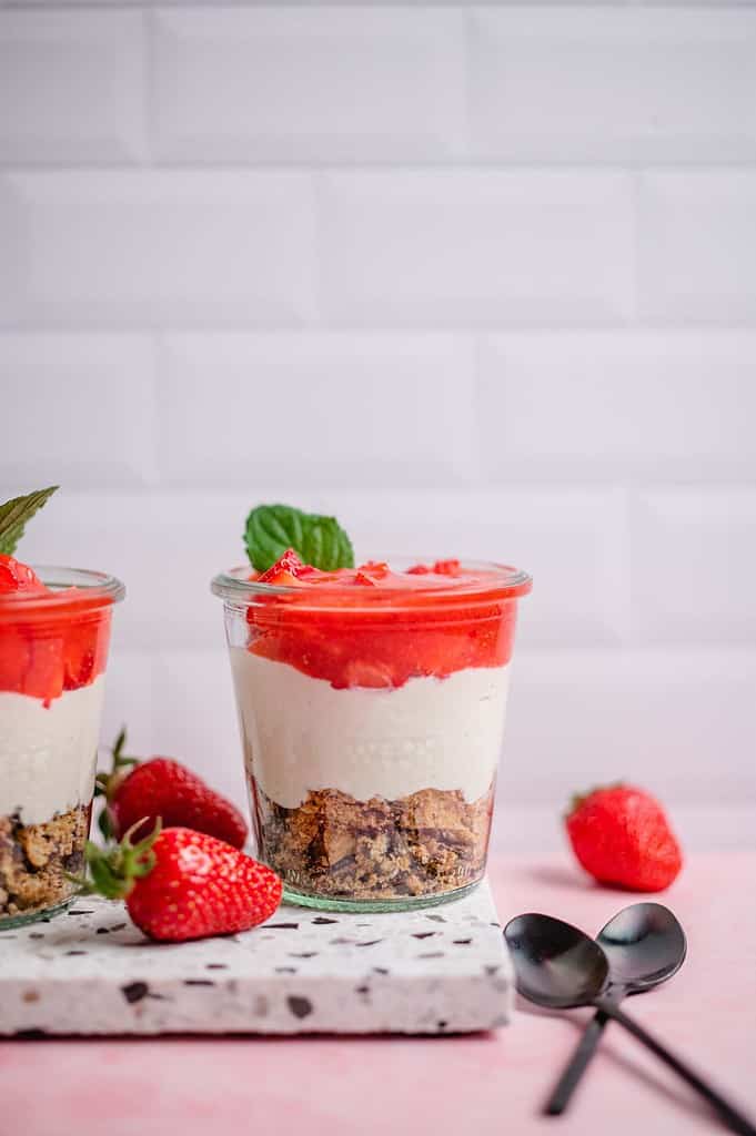 Quick vegan strawberry dessert in a jar