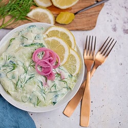 Veganer Gurkensalat – schnell & einfach in nur wenigen Schritten zubereitet