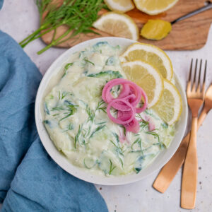 Veganer Gurkensalat – schnell & einfach in nur wenigen Schritten zubereitet