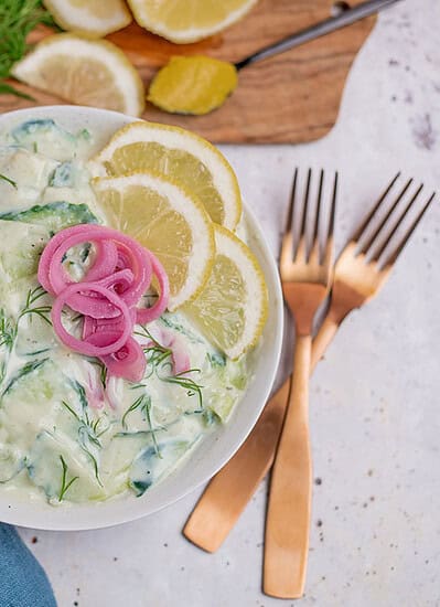 Veganer Gurkensalat – schnell & einfach in nur wenigen Schritten zubereitet