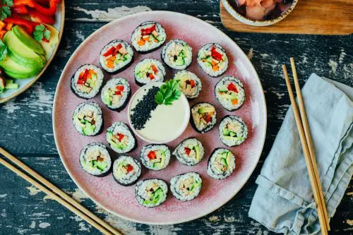 veganes Sushi mit Spicy Majo-Rezept-top
